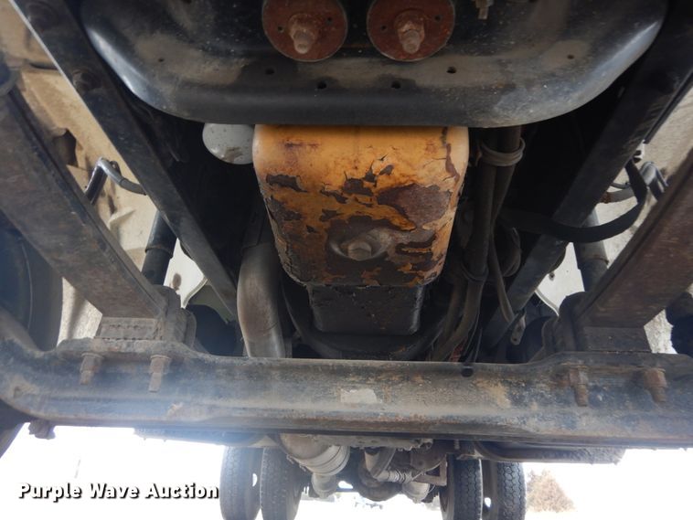 image for item GT9507 2004 Freightliner FL70  utility / service truck