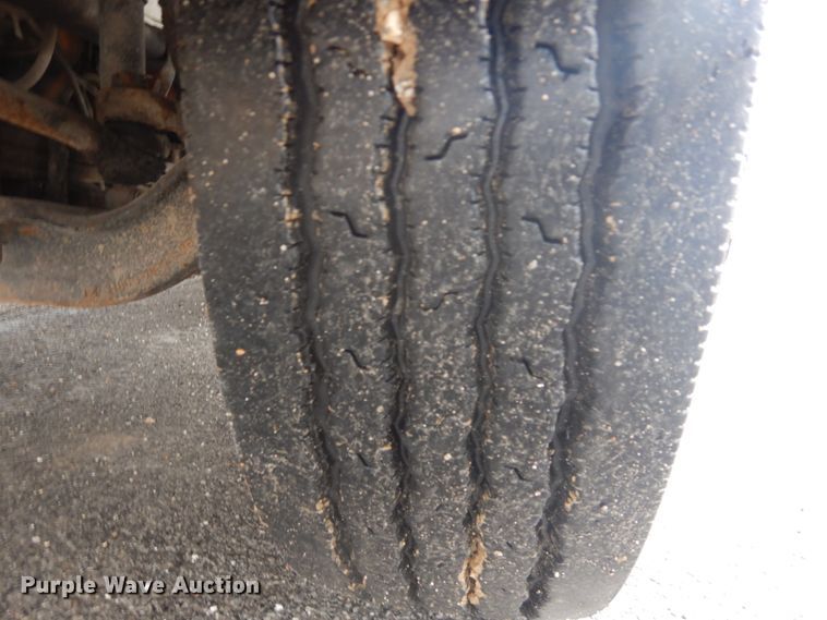 image for item GT9507 2004 Freightliner FL70  utility / service truck