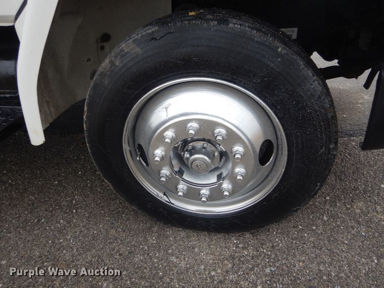 image for item GT9507 2004 Freightliner FL70  utility / service truck