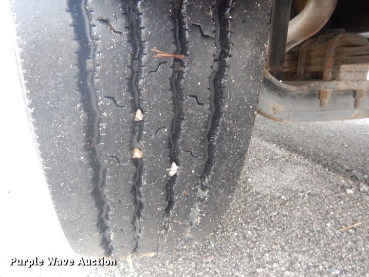 image for item GT9507 2004 Freightliner FL70  utility / service truck