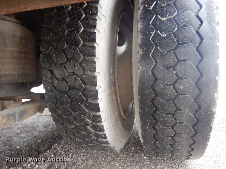 image for item GT9507 2004 Freightliner FL70  utility / service truck