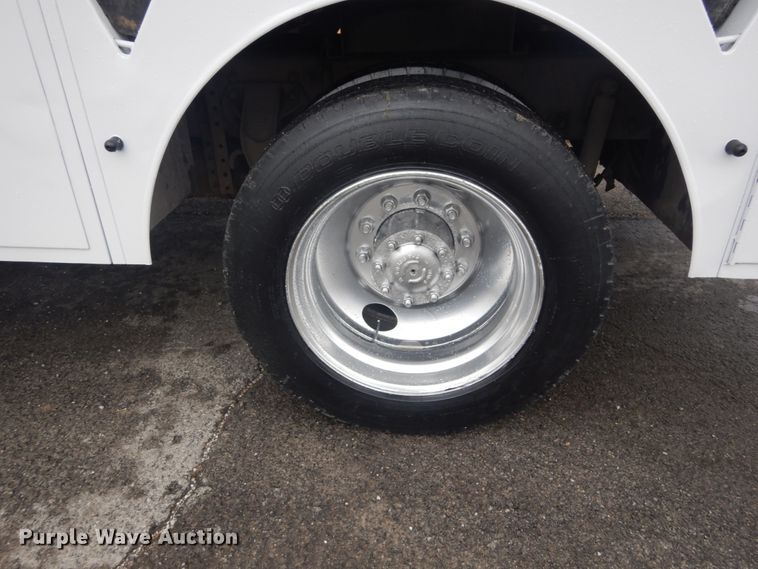 image for item GT9507 2004 Freightliner FL70  utility / service truck