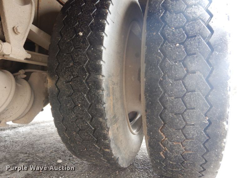 image for item GT9507 2004 Freightliner FL70  utility / service truck