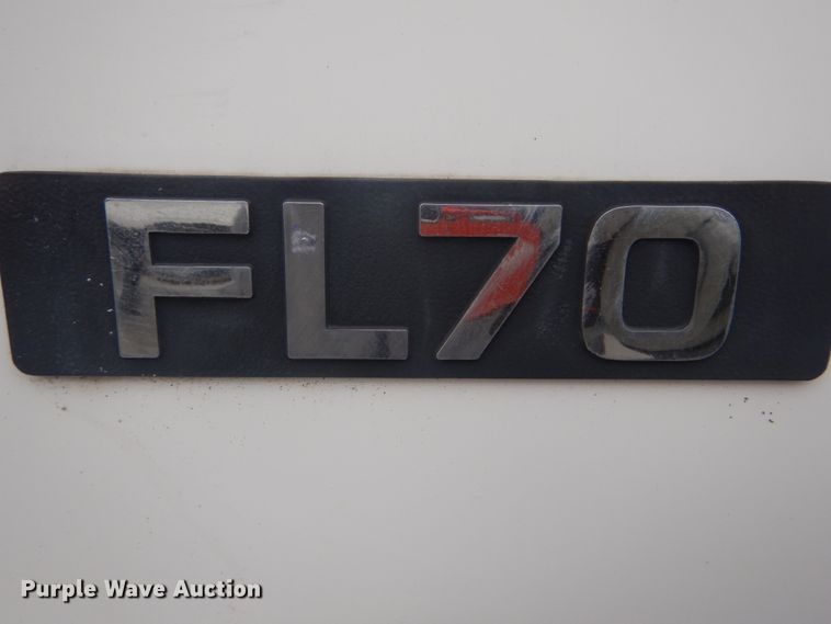 image for item GT9507 2004 Freightliner FL70  utility / service truck