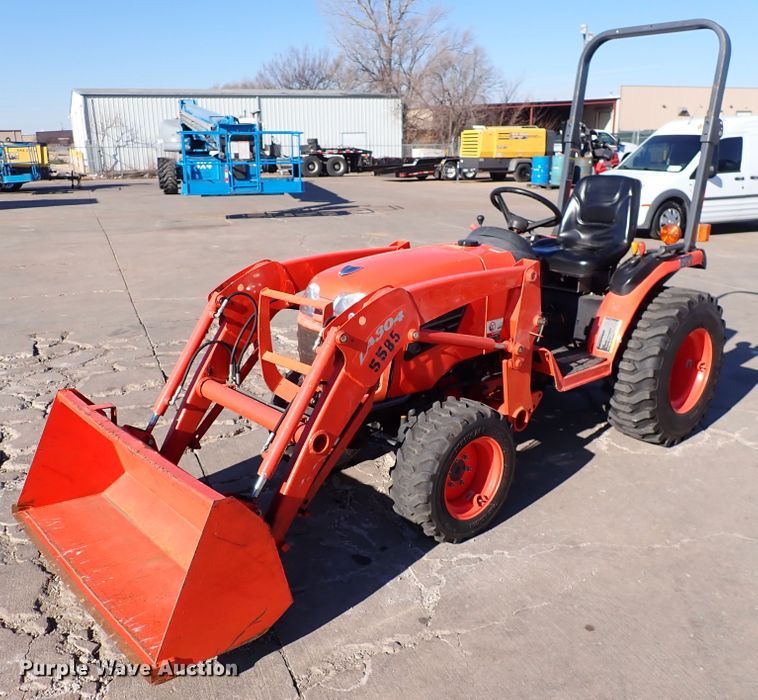 image for item HC9807 Kubota B2320HSD  MFWD tractor