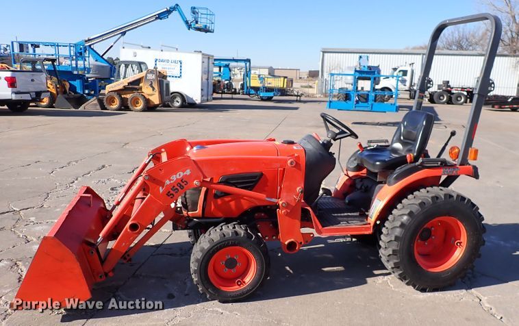 image for item HC9807 Kubota B2320HSD  MFWD tractor