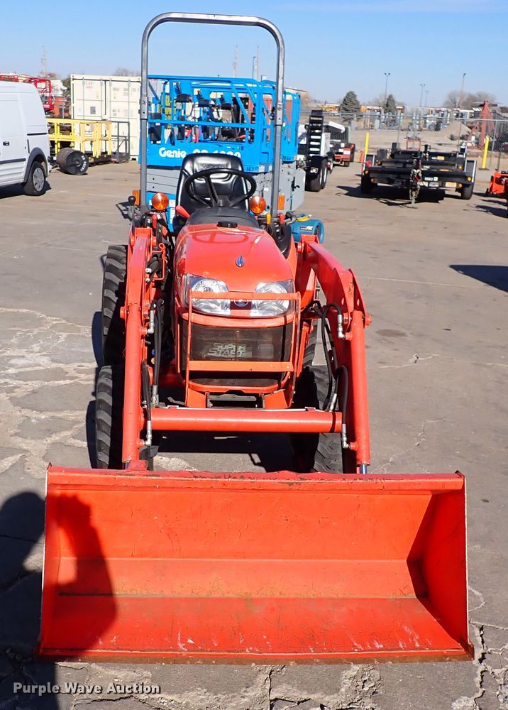 image for item HC9807 Kubota B2320HSD  MFWD tractor
