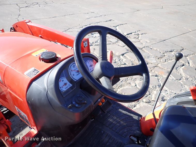 image for item HC9807 Kubota B2320HSD  MFWD tractor