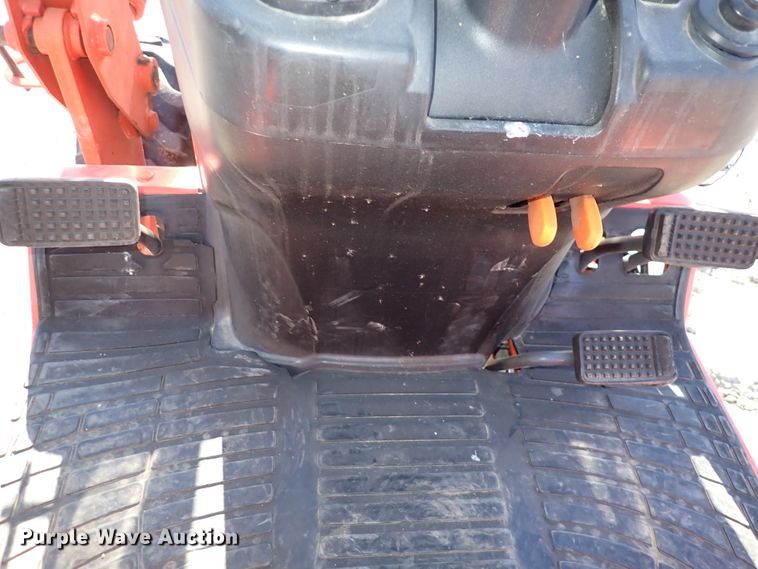 image for item HC9807 Kubota B2320HSD  MFWD tractor