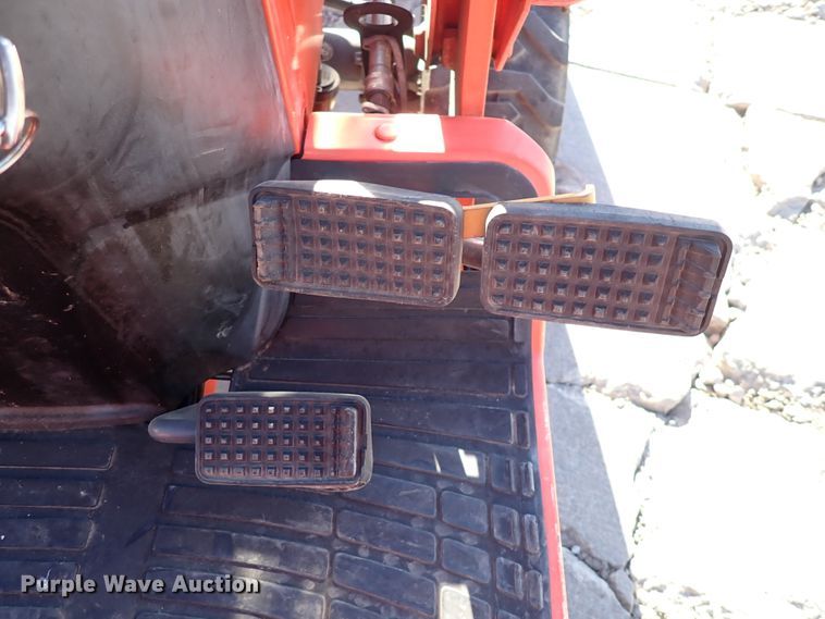 image for item HC9807 Kubota B2320HSD  MFWD tractor