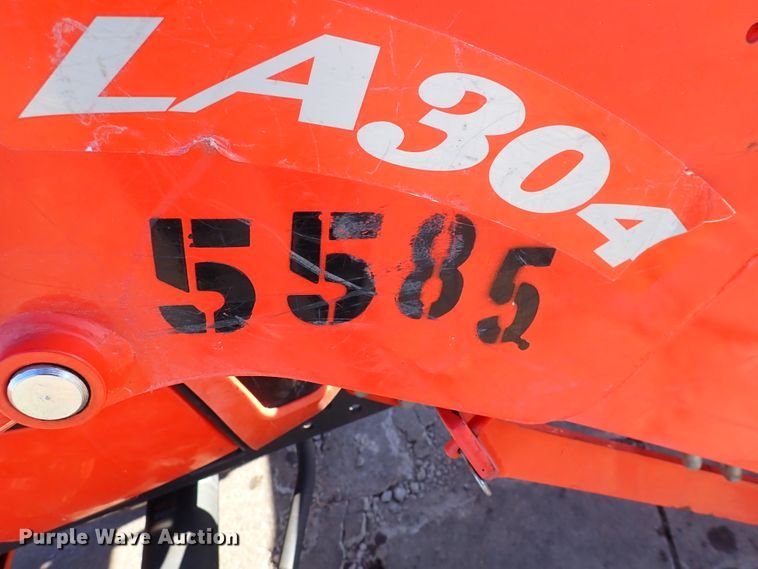 image for item HC9807 Kubota B2320HSD  MFWD tractor