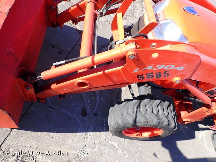 image for item HC9807 Kubota B2320HSD  MFWD tractor