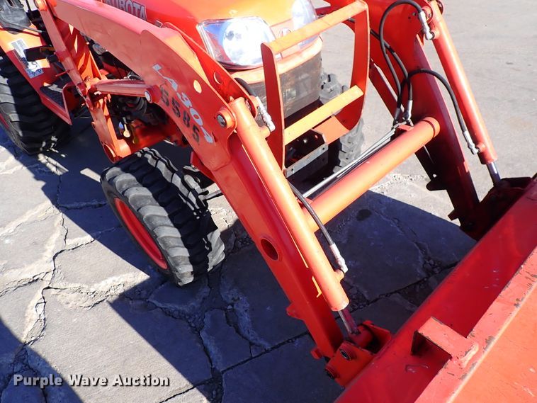 image for item HC9807 Kubota B2320HSD  MFWD tractor