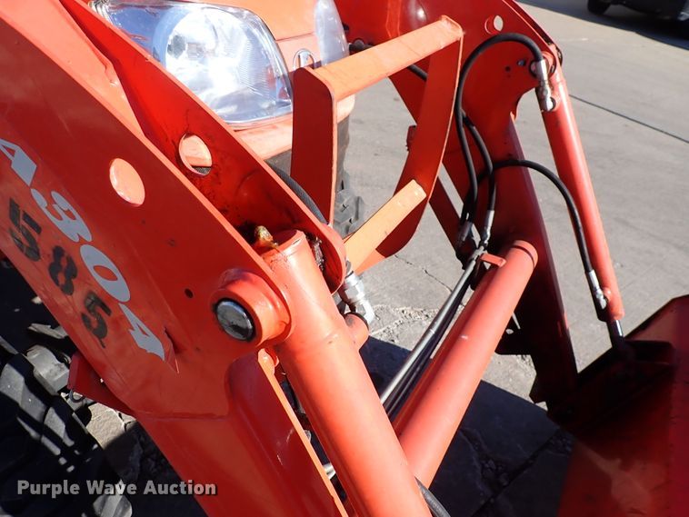 image for item HC9807 Kubota B2320HSD  MFWD tractor