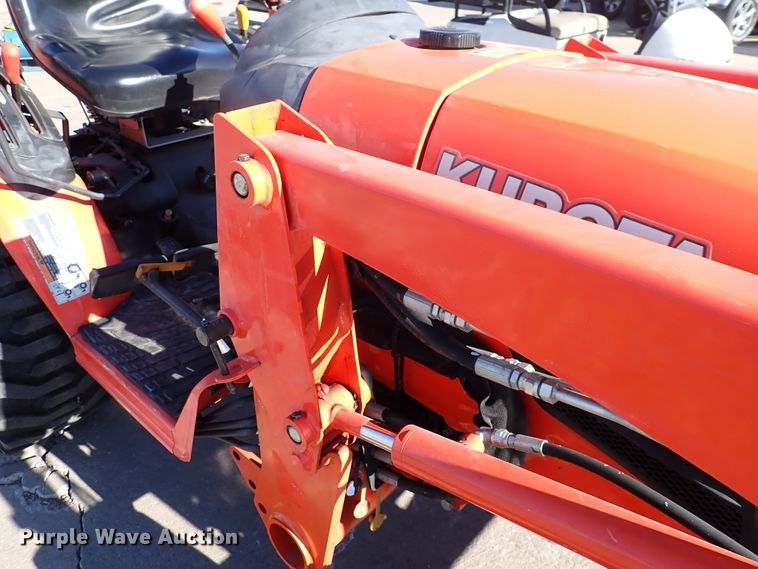image for item HC9807 Kubota B2320HSD  MFWD tractor