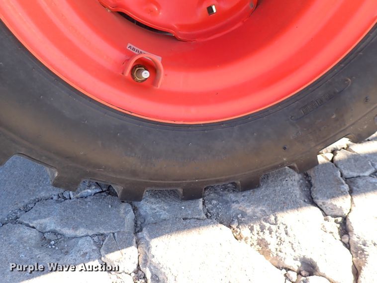 image for item HC9807 Kubota B2320HSD  MFWD tractor