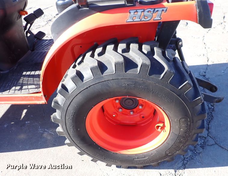 image for item HC9807 Kubota B2320HSD  MFWD tractor