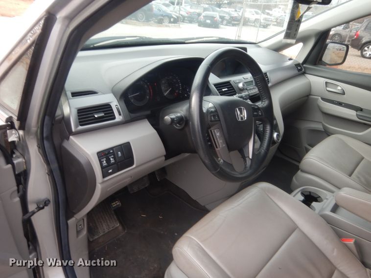 image for item HG9774 2013 Honda Odyssey  van