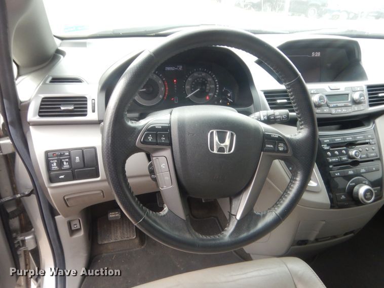 image for item HG9774 2013 Honda Odyssey  van