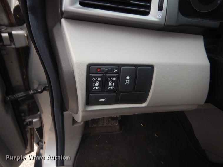 image for item HG9774 2013 Honda Odyssey  van