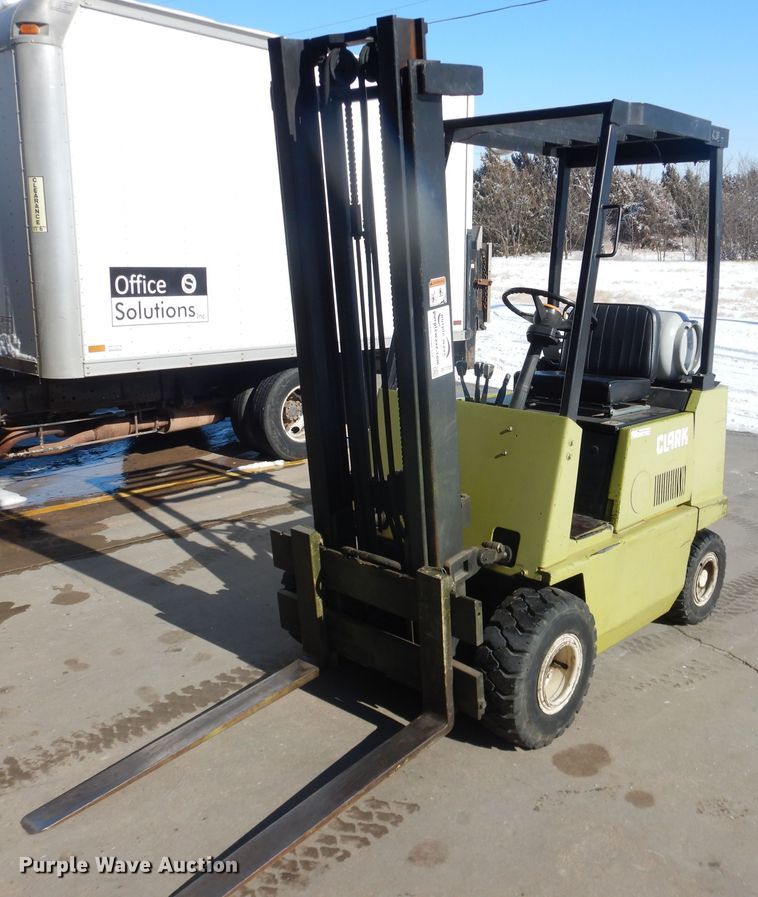 image for item HI9025 Clark DF7735  forklift
