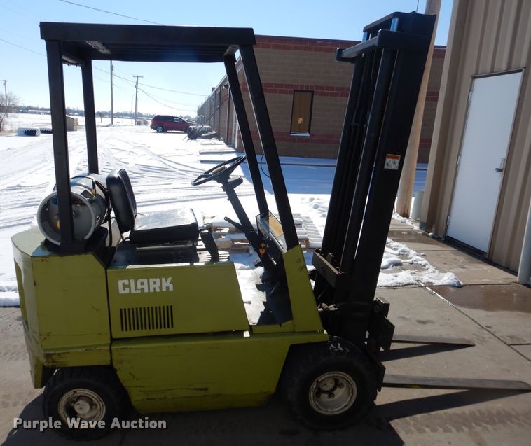 image for item HI9025 Clark DF7735  forklift