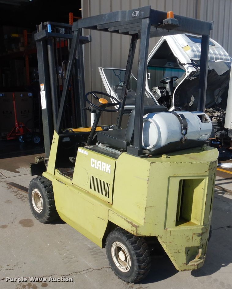 image for item HI9025 Clark DF7735  forklift