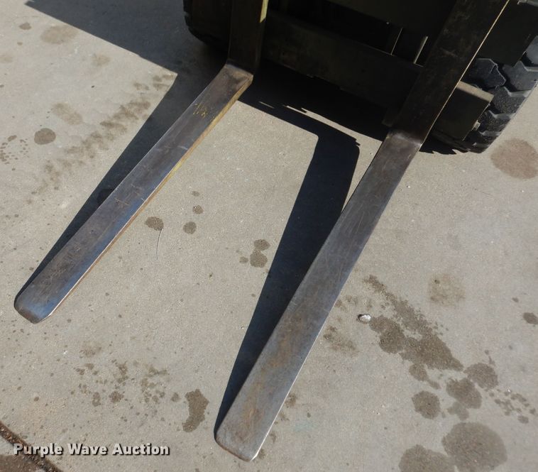 image for item HI9025 Clark DF7735  forklift