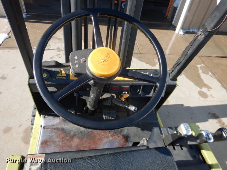 image for item HI9025 Clark DF7735  forklift