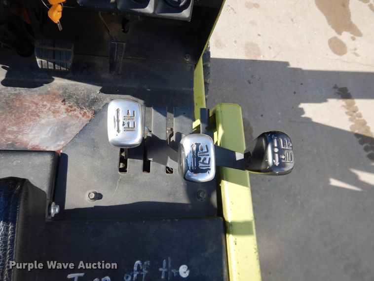 image for item HI9025 Clark DF7735  forklift