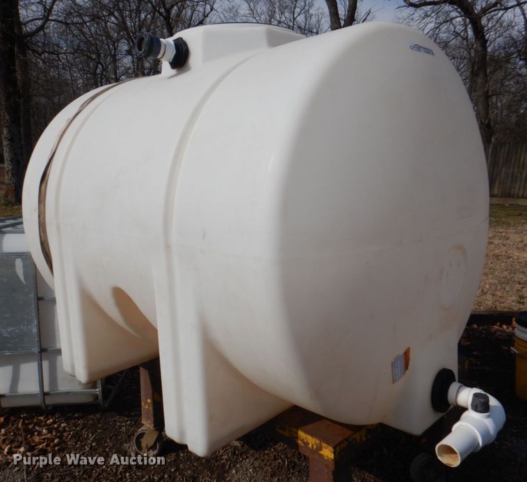 image for item HL9282 500 gallon poly tank