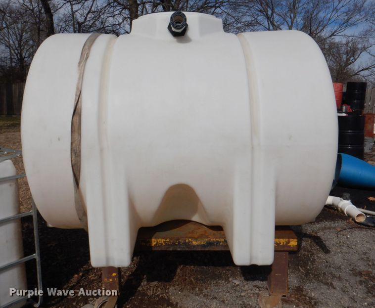 image for item HL9282 500 gallon poly tank