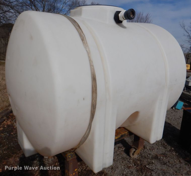 image for item HL9282 500 gallon poly tank