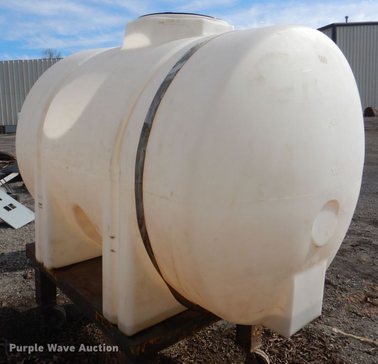 image for item HL9282 500 gallon poly tank