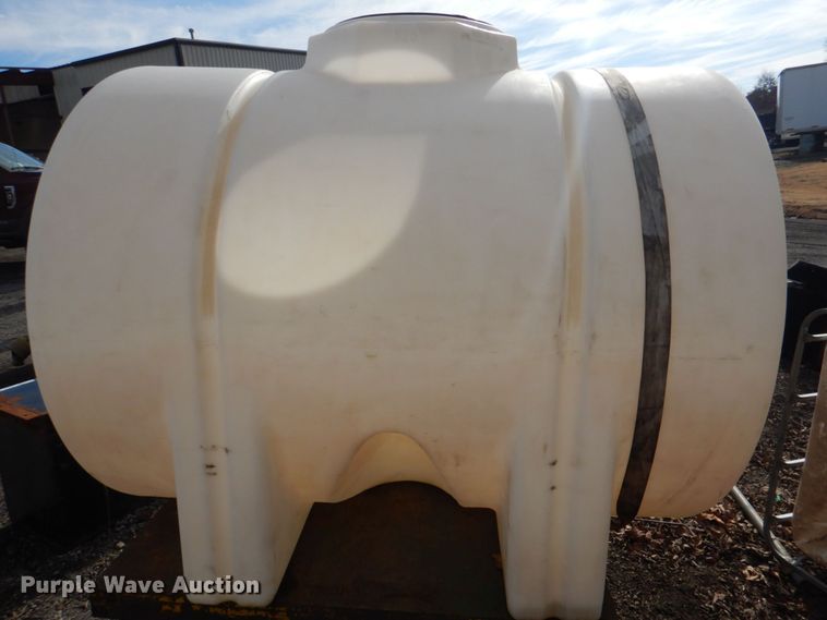 image for item HL9282 500 gallon poly tank