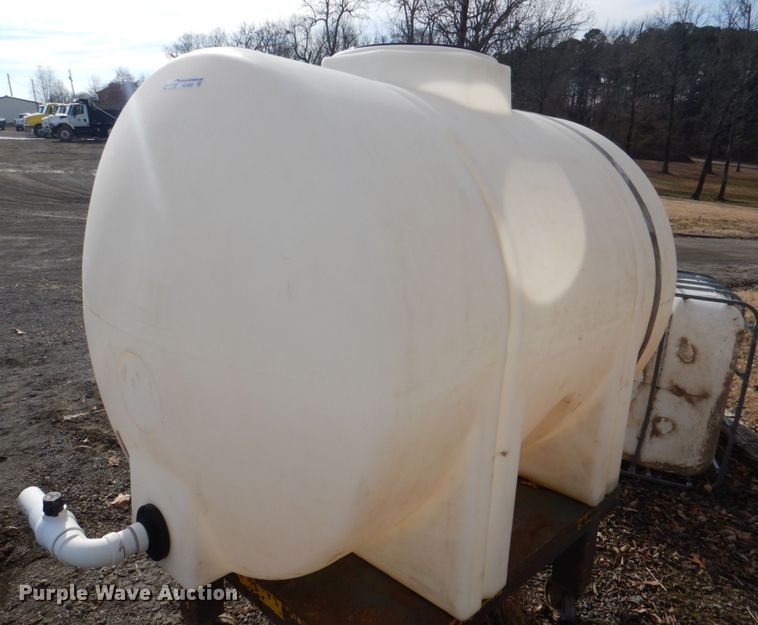 image for item HL9282 500 gallon poly tank