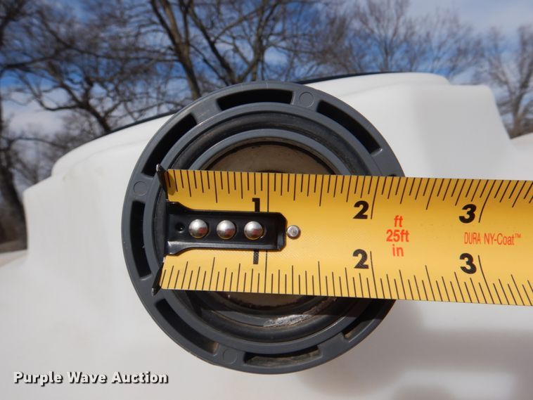 image for item HL9282 500 gallon poly tank