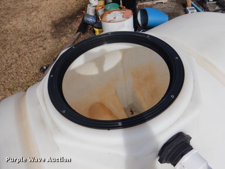 image for item HL9282 500 gallon poly tank