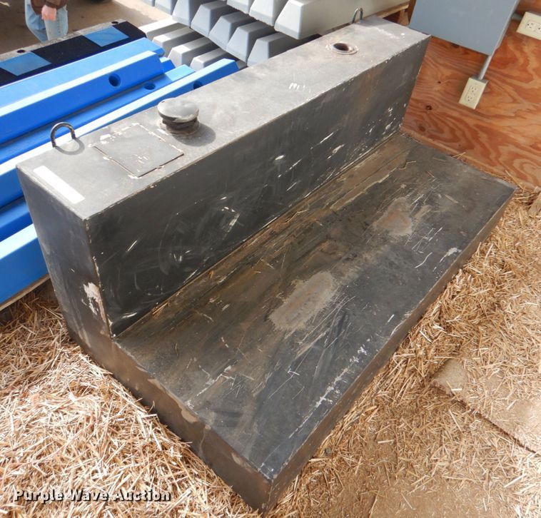 image for item HL9293 Fuel tank