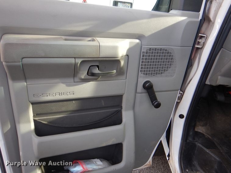 image for item HL9301 2009 Ford E350  handicap accessible van