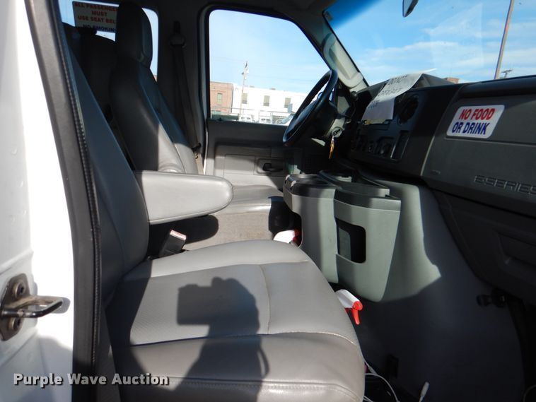 image for item HL9301 2009 Ford E350  handicap accessible van