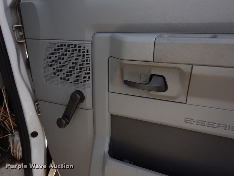 image for item HL9301 2009 Ford E350  handicap accessible van