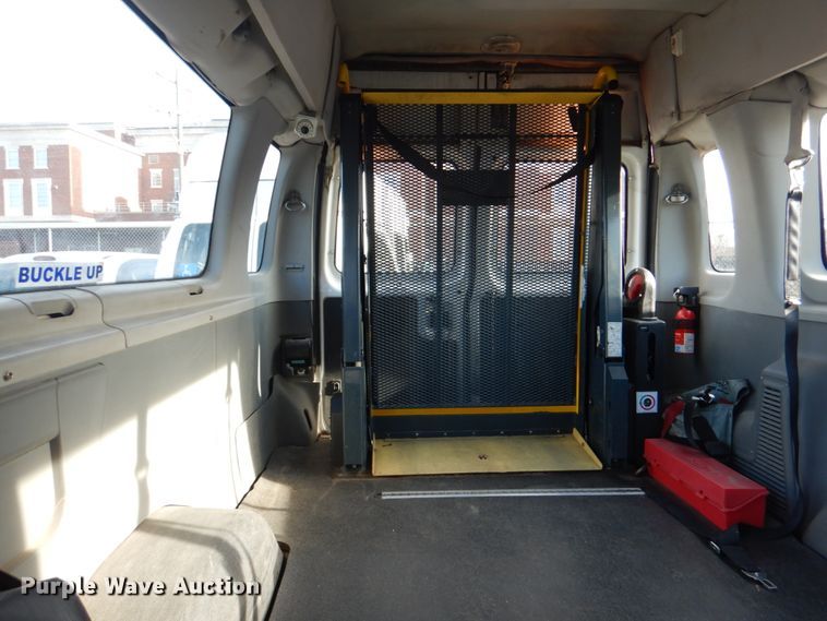 image for item HL9303 2007 Ford E350  handicap accessible van