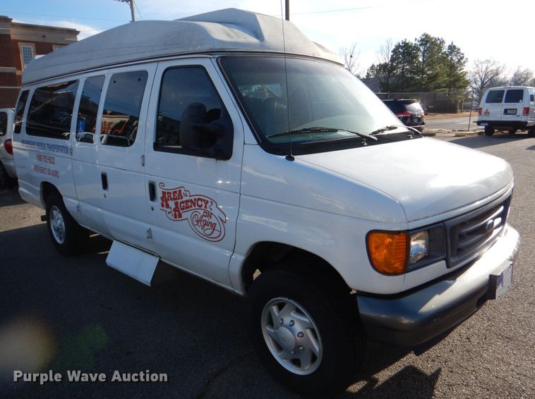 image for item HL9304 2007 Ford E250  handicap accessible van