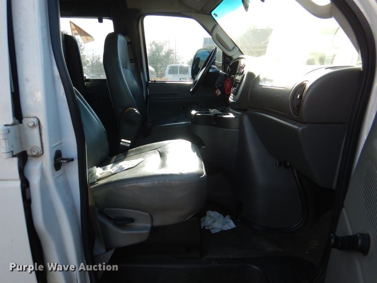 image for item HL9304 2007 Ford E250  handicap accessible van