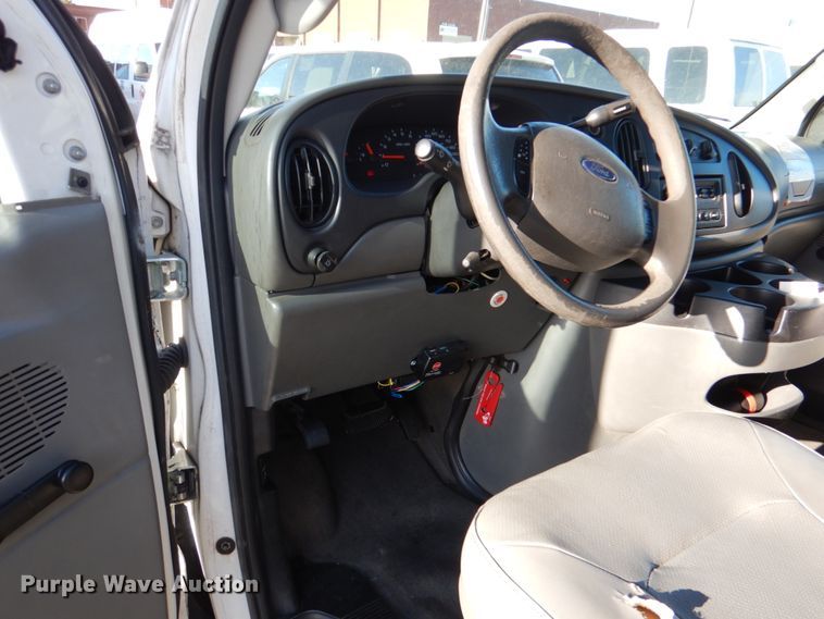 image for item HL9305 2006 Ford E350  handicap accessible van