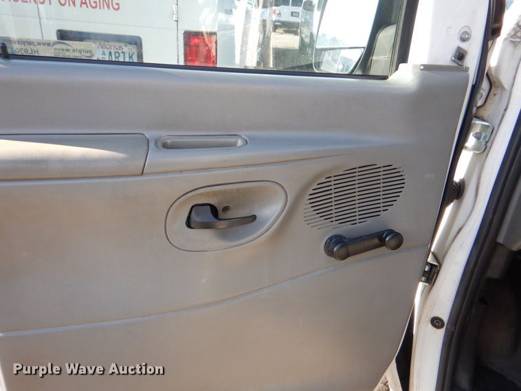 image for item HL9305 2006 Ford E350  handicap accessible van