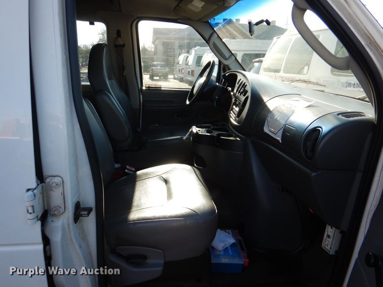 image for item HL9305 2006 Ford E350  handicap accessible van