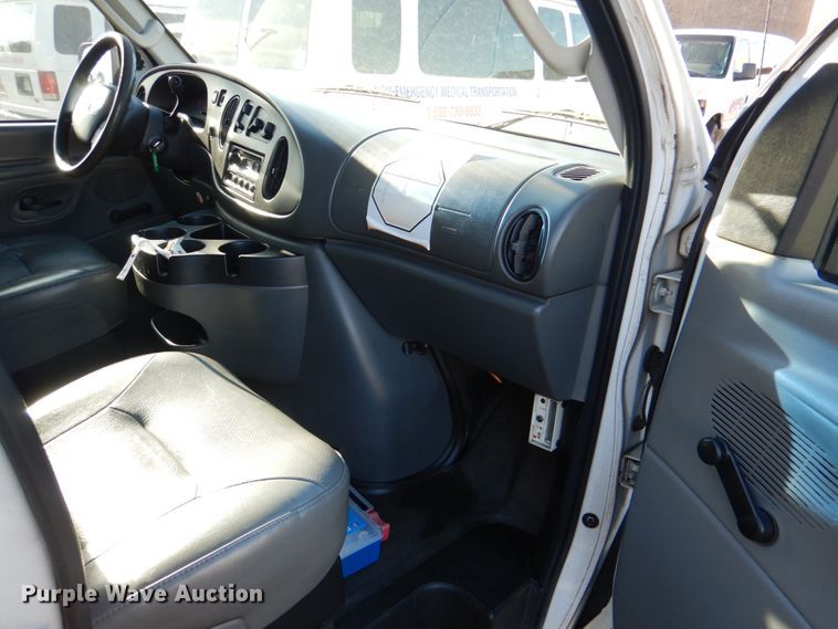 image for item HL9305 2006 Ford E350  handicap accessible van