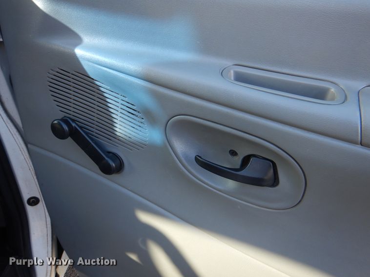 image for item HL9305 2006 Ford E350  handicap accessible van